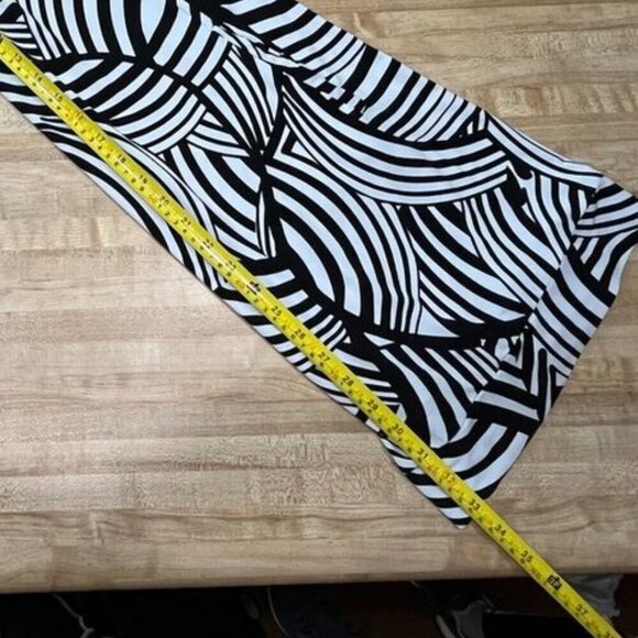 White House Black Market Graphic Print Dress | Size 2 | With Pockets - Picture 8 of 14